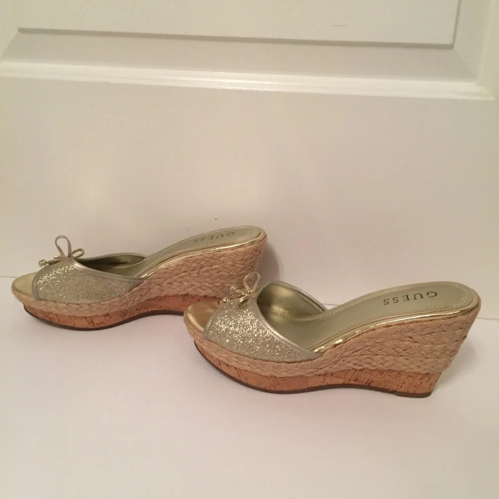 GUESS SHOES WEDGE PLATFORM SLIDES SANDALS GOLD GLITTER ROPE SIDES Size 7.5